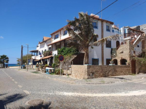 Pensão Alcinda Bettencourt 100 meters to the Beachfront